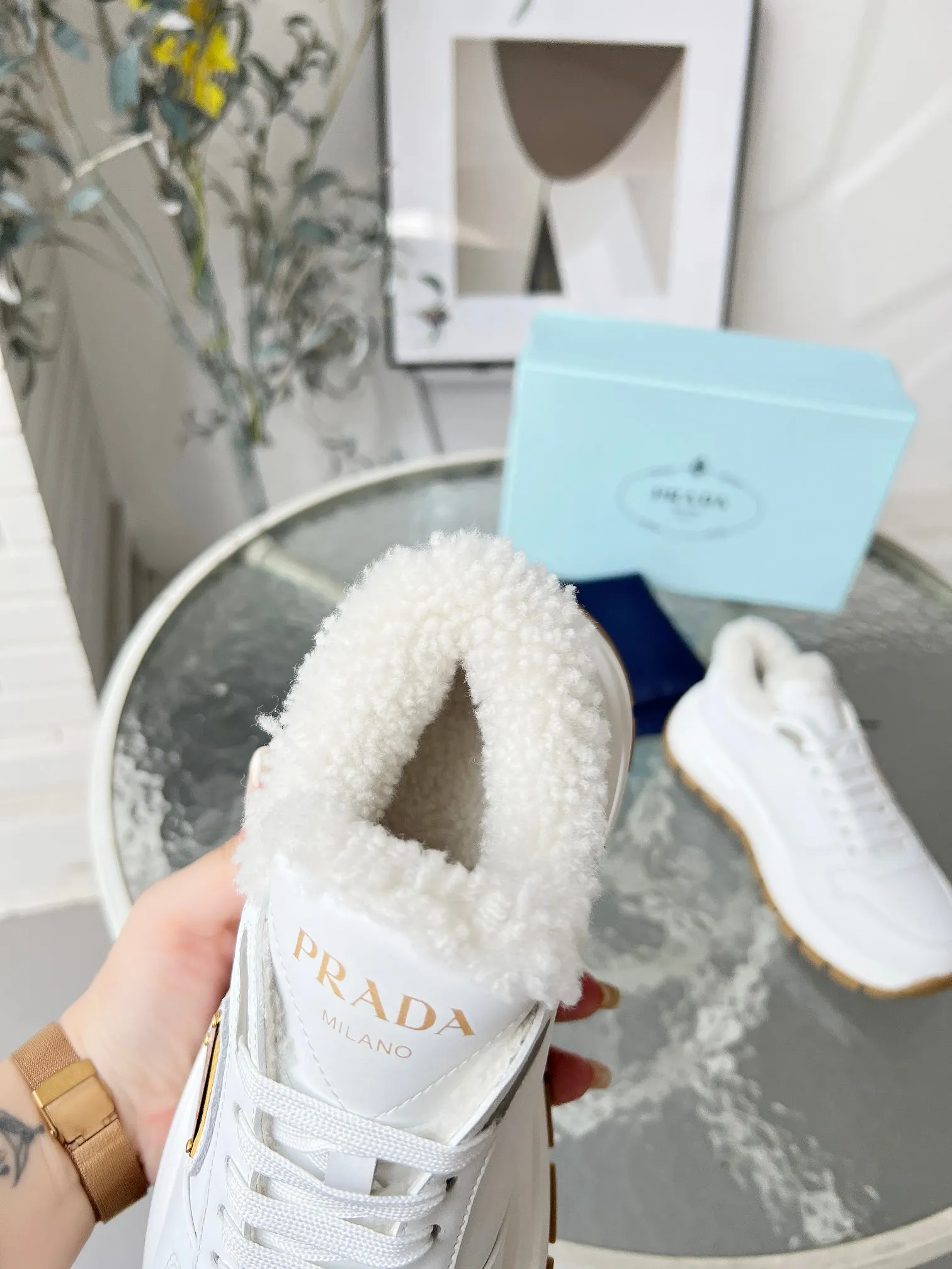 👟👟Ex-factory price 600👟👟 Prada couple model "PRADA.." upgraded version 2024 explosive model is released. , original 1:1 thick sole, fabric silk cowhide lining: sheepskin, foot weight: sheepskin, size 35--46, "Women's model 34.41 is custom-made and non-returnable, Men's model 38.45.46 is custom-made and is non-refundable, two colors black and white